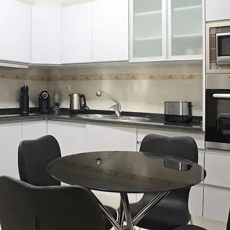 Terrace Garden Apartment *